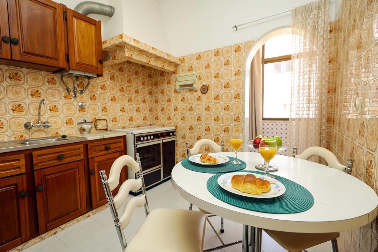 B91 - Bairro Apartment In Лагуш Екстер'єр фото